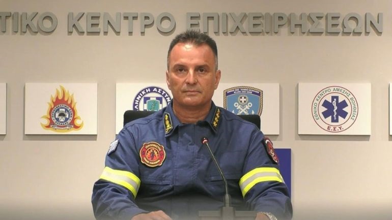 Πύραρχος Βασίλης Βαθρακογιάννης: Οι φλόγες στη Ρόδο ξεπερνούν τα 20 μέτρα