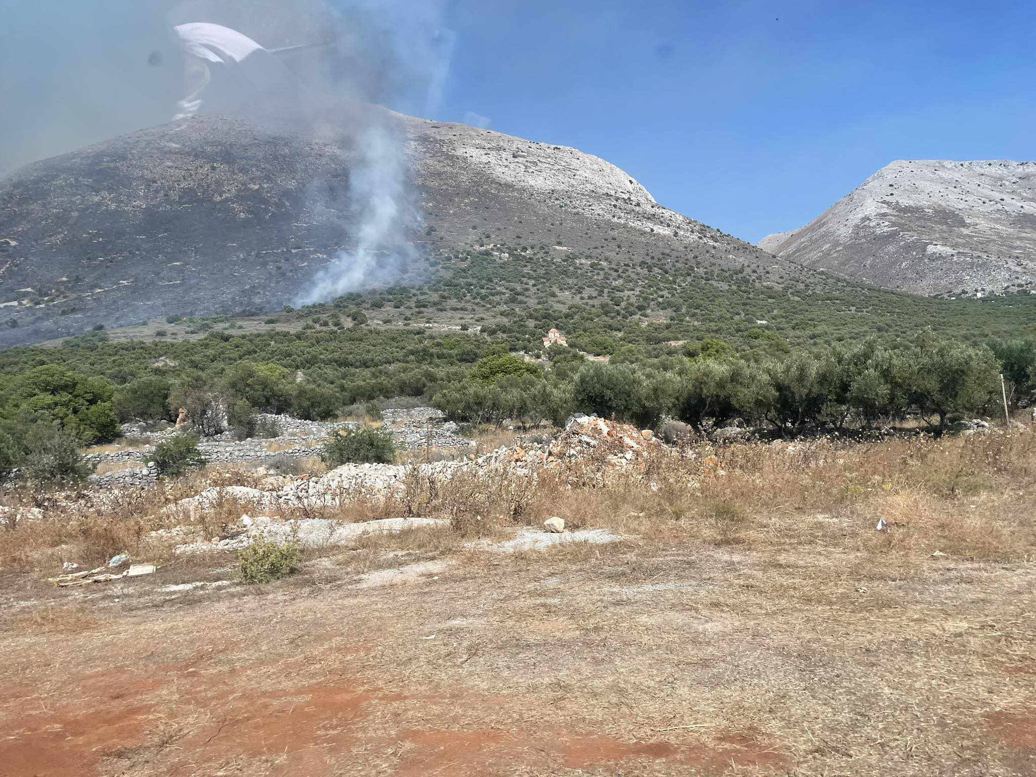 Υπό μερικό έλεγχο η πυρκαγιά σε αγροτοδασική έκταση στην Γαρδενίτσα Λακωνίας