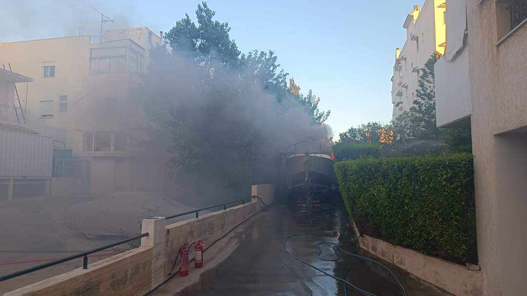 Πυρκαγιά σε σκάφος σε ακάλυπτο χώρο στην Αργυρούπολη