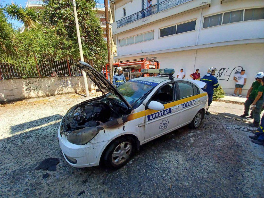 Πυρκαγιά σε Ι.Χ όχημα επί της οδού Μαυρομιχάλη στην Καλάματα