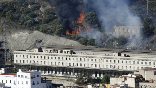 Μεγάλη πυρκαγιά στα σύνορα της Ισπανίας με τη Γαλλία