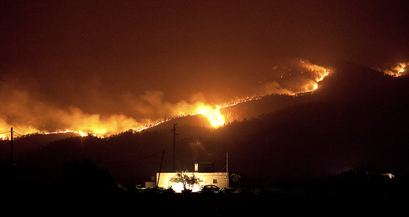 Ισπανία: Μεγάλη πυρκαγιά στο εθνικό πάρκο της Τενερίφης
