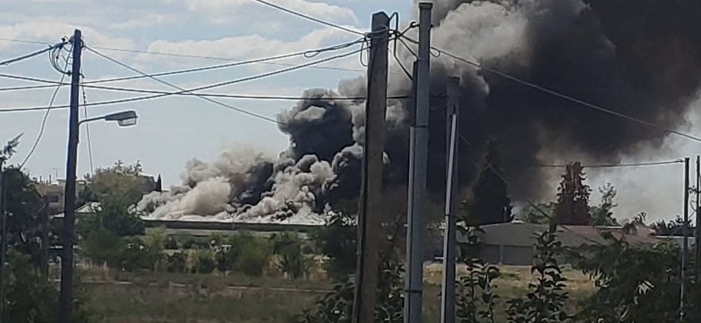 Πυρκαγιά σε εγκαταλελειμμένο εργοστάσιο στην Κομοτηνή