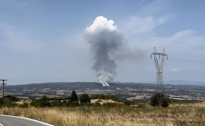 Υπό μερικό έλεγχο τέθηκαν οι πυρκαγιές σε Καλαμωτό Θεσσαλονίκης και Μαρωνία Κρήτης