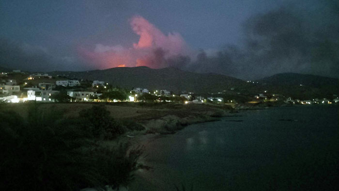 Πυρκαγιά σε χαμηλή βλάστηση στην περιοχή Γίδες Άνδρου