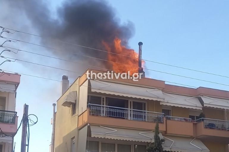 Πυρκαγιά σε καμινάδα πολυκατοικίας επί της οδού Παστέρ στην Πυλαία Θεσσαλονίκης
