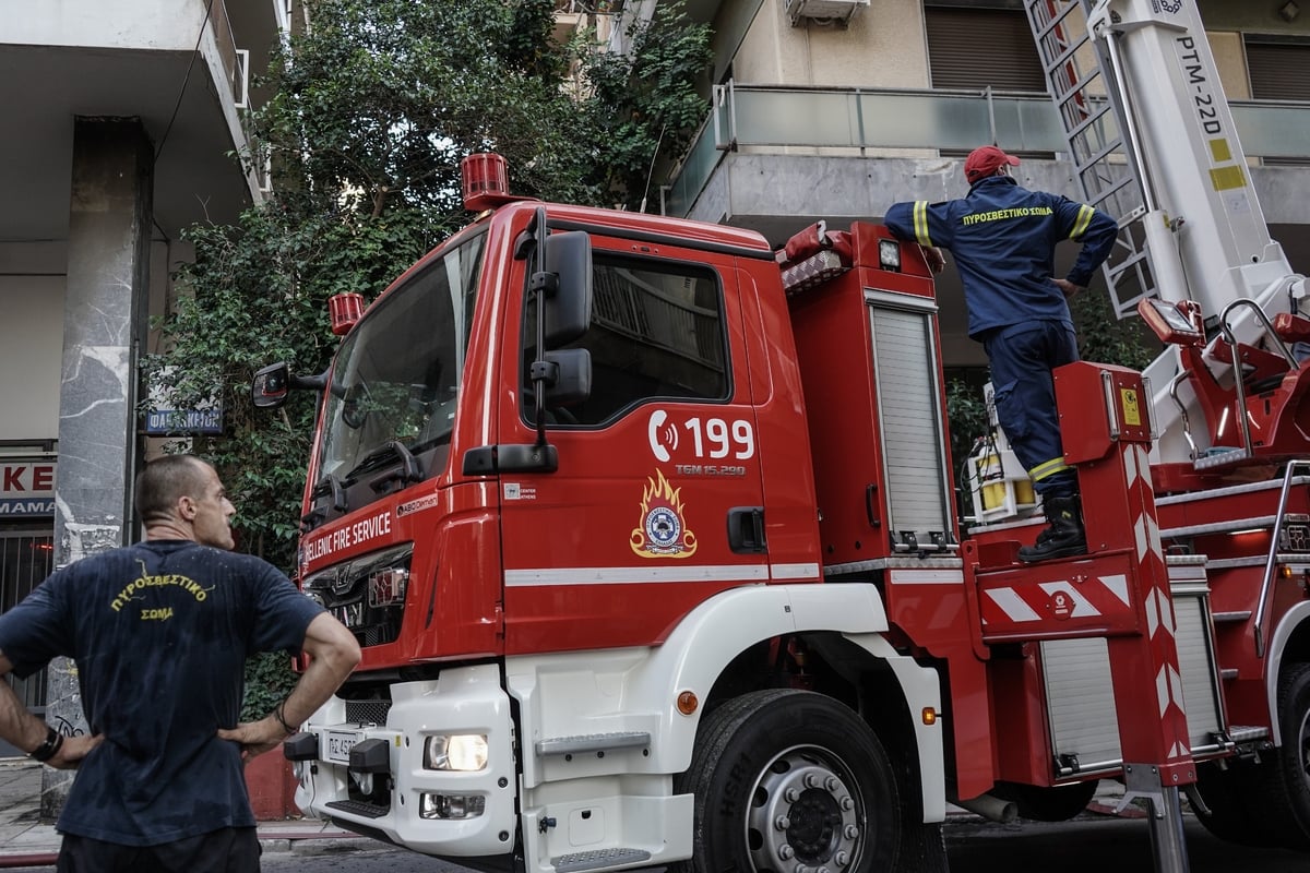 Πυρκαγιά σε εστιατόριο στη συμβολή των οδών Σπινθάρου και Μύσωνος, στον Νέο Κόσμο
