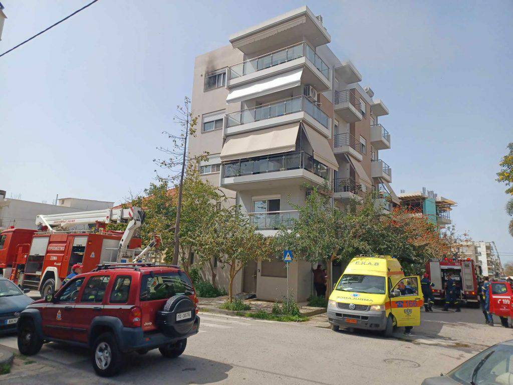 Πυρκαγιά σε διαμέρισμα πολυκατοικίας στη συμβολή των οδών Ψαρών και Τριών Ναυάρχων, στην Καλαμάτα