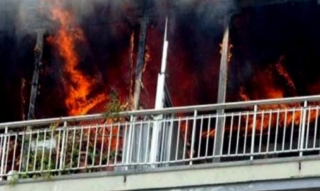 Πυρκαγιά σε κατοικία στην Καλλιπεύκη Λάρισας - Απανθρακωμένος βρέθηκε 63χρονος