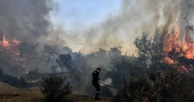 Σύλληψη ημεδαπού για πυρκαγιά στη Θέα Βαρυμπόμπης στους πρόποδες της Πάρνηθας