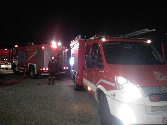 Πυρκαγιά σε αγροτική αποθήκη στο Κάτω Σούλι στον Μαραθώνα