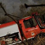 Πυρκαγιά σε χαμηλή βλάστηση στη συμβολή των οδών Μακεδονίας και Μάχης Μαραθώνα στο Μαραθώνα