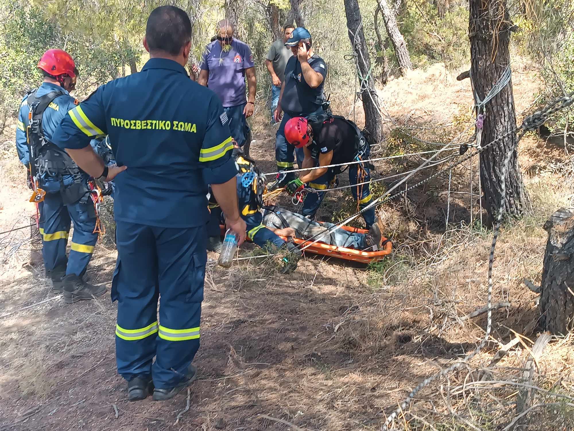 Διάσωση τραυματισμένου άνδρα από πηγάδι στο Μαρκάτι Λαυρεωτικής