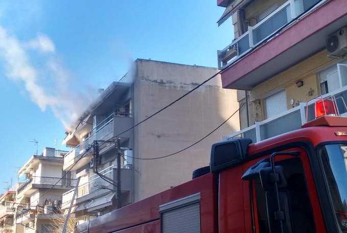 Πυρκαγιά σε διαμέρισμα 3ου ορόφου στο κέντρο της Αθήνας – Εντοπίστηκε χωρίς τις αισθήσεις του ένα άτομο