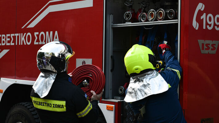 Πυρκαγιά σε επαγγελματικό χώρο επί της οδού Φιλαδελφείας στις Αχαρνές Αττικής