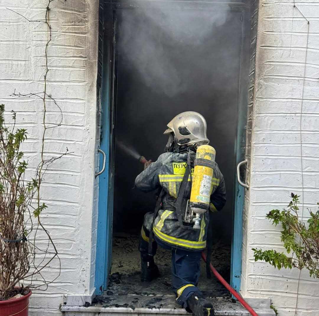 Πυρκαγιά σε εκκλησία στον Πόρο