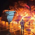 Πυρκαγιά σε χώρο φύλαξης σκαφών στη Βάρη