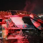 Πυρκαγιά σε ιστιοφόρο σκάφος σε υπαίθριο χώρο στάθμευσης σκαφών στους Αγίους Θεοδώρους Κορινθίας
