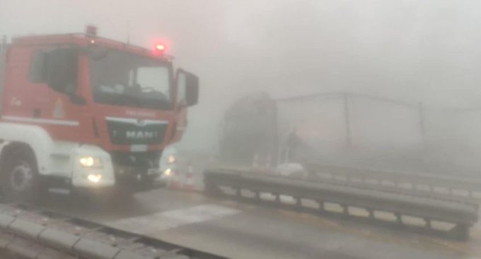 Πυρκαγιά σε 3 οχήματα συνεπεία τροχαίου στα διόδια Πολυμύλου Κοζάνης