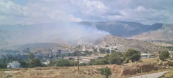 Πυρκαγιά σε χαμηλή βλάστηση στην περιοχή Τζαβερδέλλα στον Ασπρόπυργο