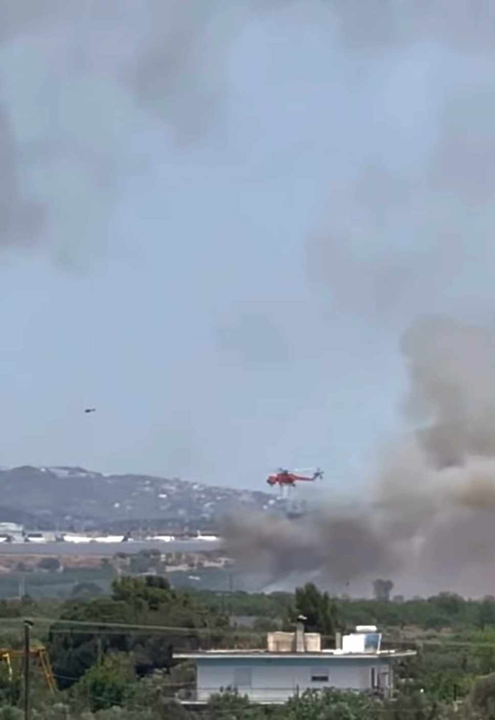 Πυρκαγιά σε χαμηλή βλάστηση πλησίον του Ι.Ν. Παναγίας Βαραμπά στο Μαρκόπουλο Μεσογαίας