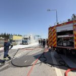 Πυρκαγιά σε ΦΙΧ στον παράδρομο της Ε.Ο. Αθηνών–Λαμίας στον Άγιο Στέφανο Αττικής