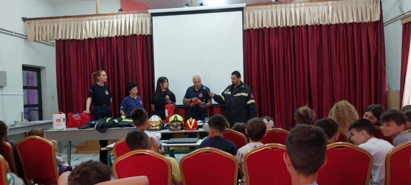 Μυτιλήνη: Εκπαιδευτική επίσκεψη του Εθελοντικού Πυροσβεστικού Κλιμακίου Γέρας στο Δημοτικό Σχολείο Κάτω Τρίτους