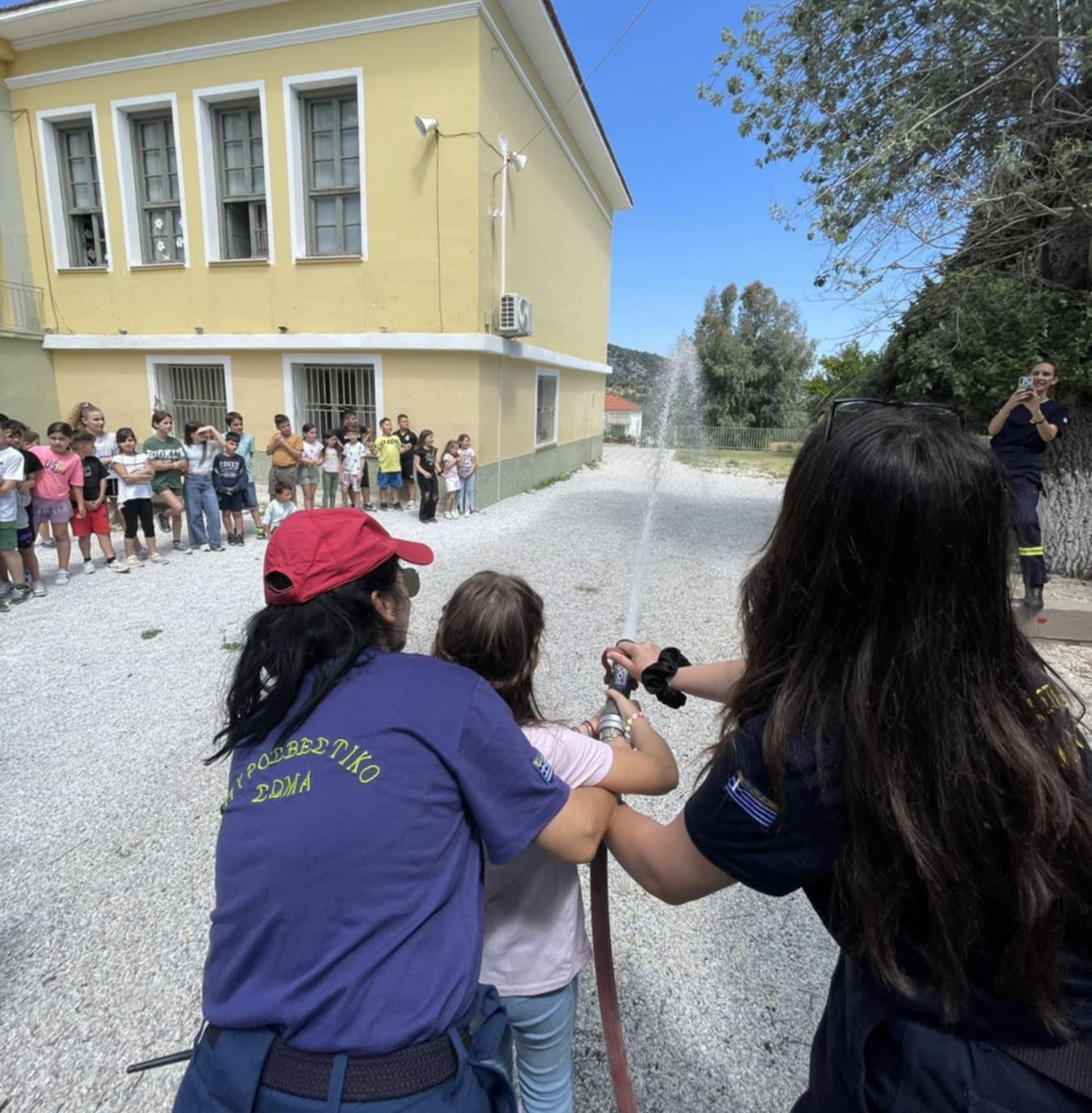 Μυτιλήνη: Εκπαιδευτική επίσκεψη του Εθελοντικού Πυροσβεστικού Κλιμακίου Γέρας στο Δημοτικό Σχολείο Κάτω Τρίτους