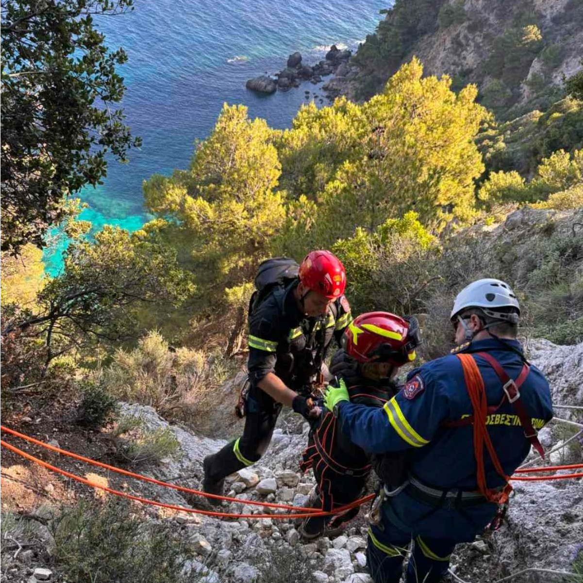 Διάσωση γυναίκας από δυσπρόσιτο σημείο στις Έρμονες Κέρκυρας