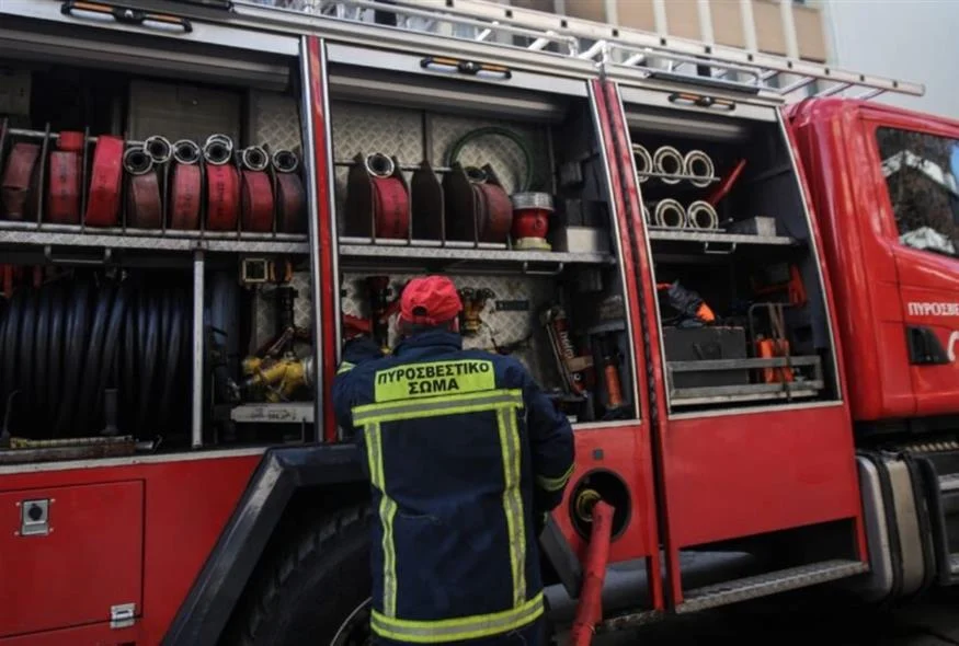 Πυρκαγιά σε εγκαταλελειμμένο κτίριο επί της οδού Λιοσίων στην Αθήνα