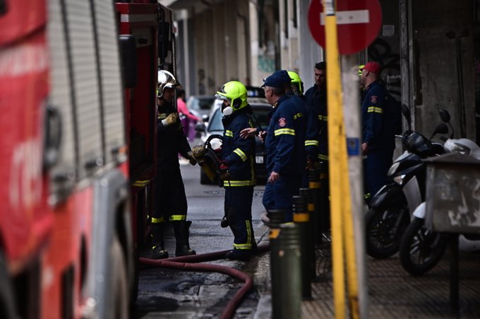 Πυρκαγιά σε υπόγειο πάρκινγκ πολυκατοικίας στο Γαλάτσι Πυρκαγιά σε υπόγειο πάρκινγκ πολυκατοικίας στο Γαλάτσι