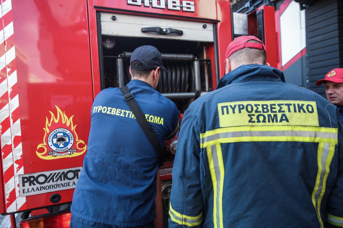 Πυρκαγιά σε κατάστημα εστίασης εντός εμπορικού κέντρου στην περιοχή των Σπάτων