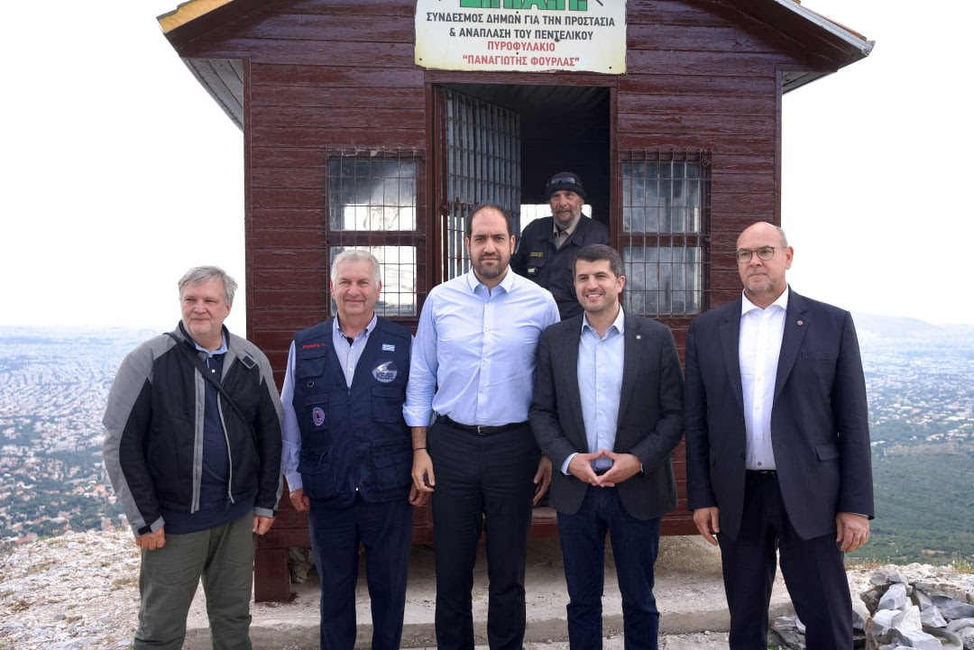 Σύσκεψη του Υπουργού Κλιματικής Κρίσης και Πολιτικής Προστασίας με τον ΣΠΑΠ στο Δημαρχείο Κηφισιάς