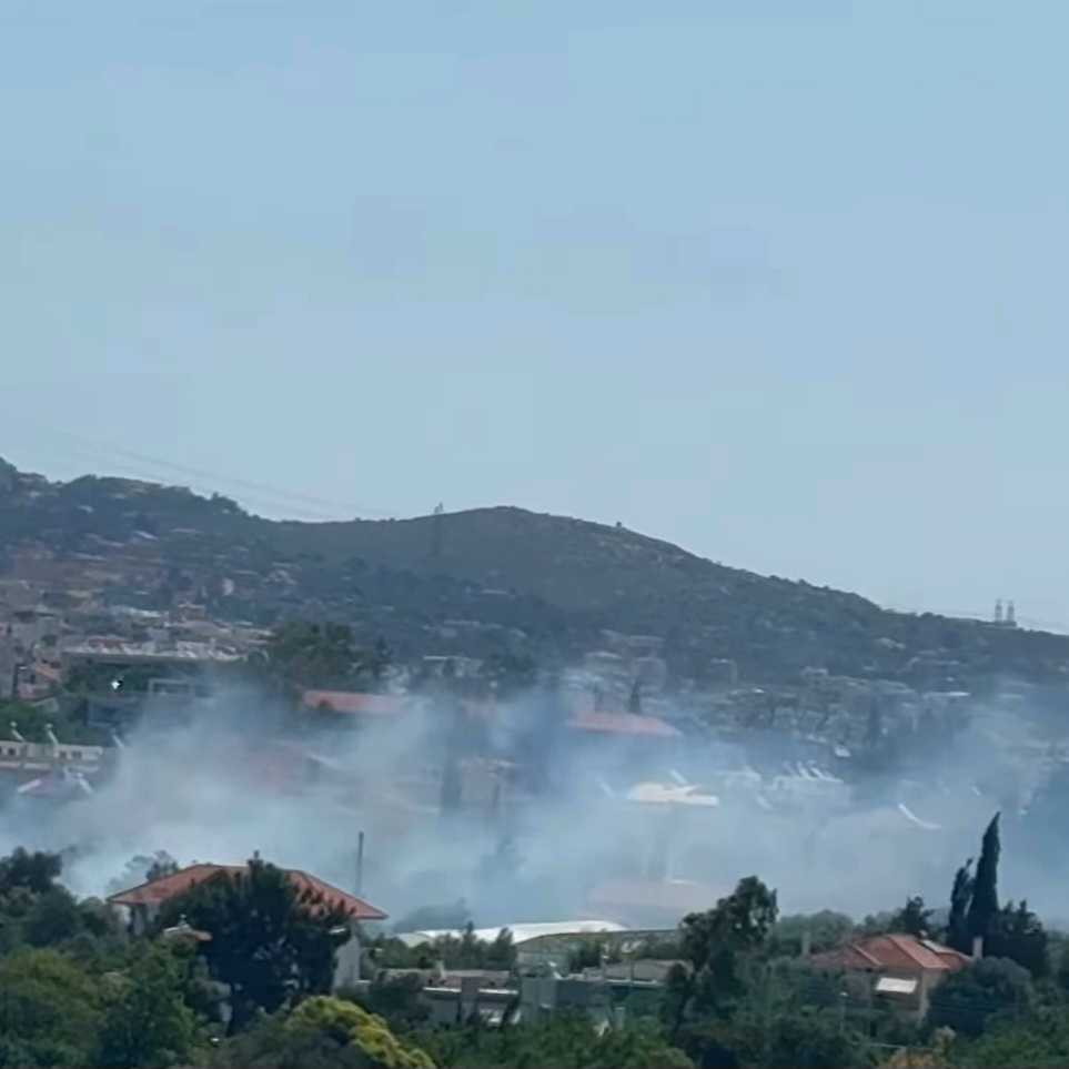 Πυρκαγιά σε οικοπεδικό χώρο επί της οδού Σισμανογλείου στο Μαρούσι