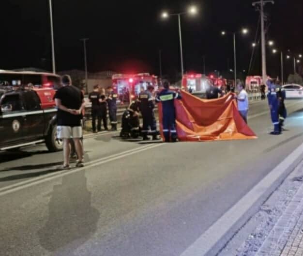 Εθελόντρια πυροσβέστης παρασύρθηκε από ΙΧ στην Αθηνών-Λαμίας ενώ έσβηνε φωτιά σε αυτοκίνητο