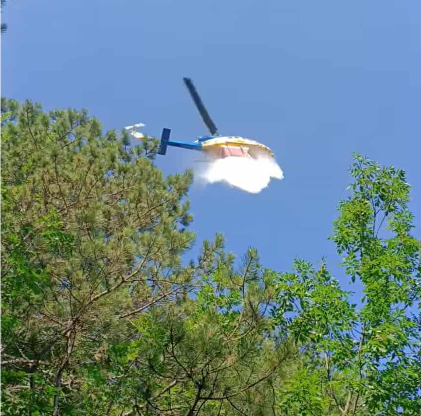 Υπό μερικό έλεγχο τέθηκε η δασική πυρκαγιά κοντά στο καταφύγιο της Κορομηλιάς στον Όλυμπο