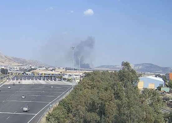 Πυρκαγιά σε χαμηλή βλάστηση στην περιοχή Λάκκα Κάτσαρη στον Ασπρόπυργο