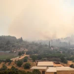 Χίος στις φλόγες για 3η συνεχόμενη ημέρα – Μάχη με τον χρόνο και τις αναζωπυρώσεις