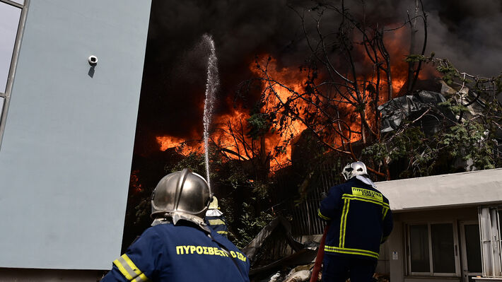 Πυρκαγιά σε επιχείρηση ανακύκλωσης στη θέση «Πάτημα» στον Ασπρόπυργο