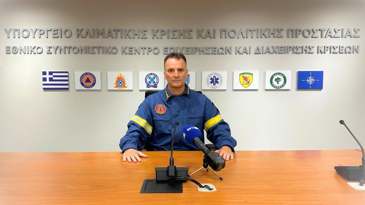 Εκπρόσωπος Τύπου του Π.Σ Πύραρχος Βασίλειος Βαθρακογιάννης: «Τεράστια μάχη με τις φλόγες ανάμεσα σε κατοικίες»