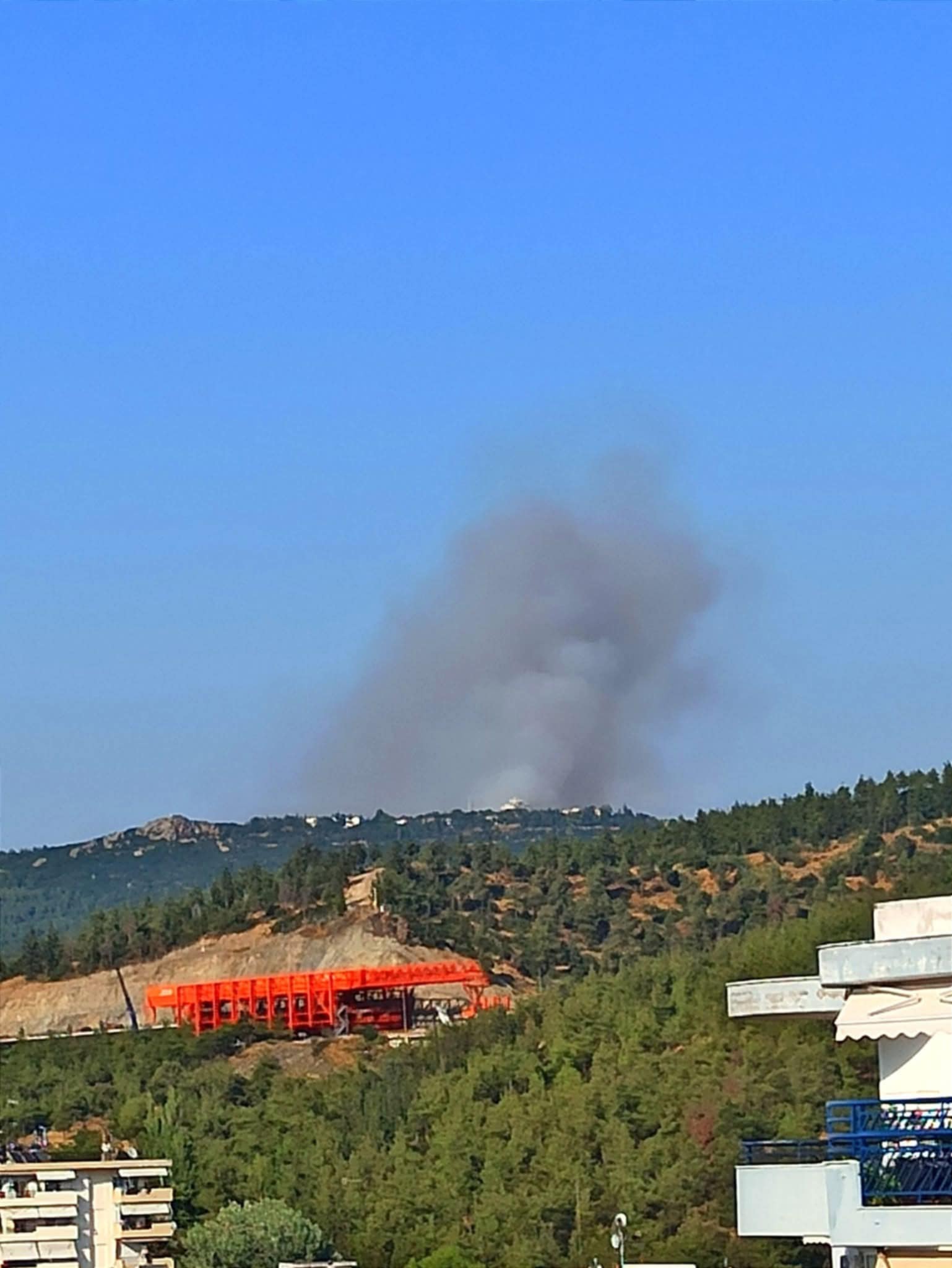 Πυρκαγιά σε χαμηλή βλάστηση στην περιοχή Προφήτη Ηλία στη Θεσσαλονίκη