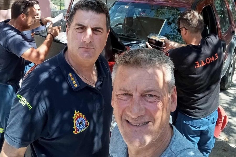 Η «Ασπίδα» στο πλευρό της πρώτης γραμμής: Φαγητό και νερό σε πυροσβέστες και εθελοντές της Λέσβου