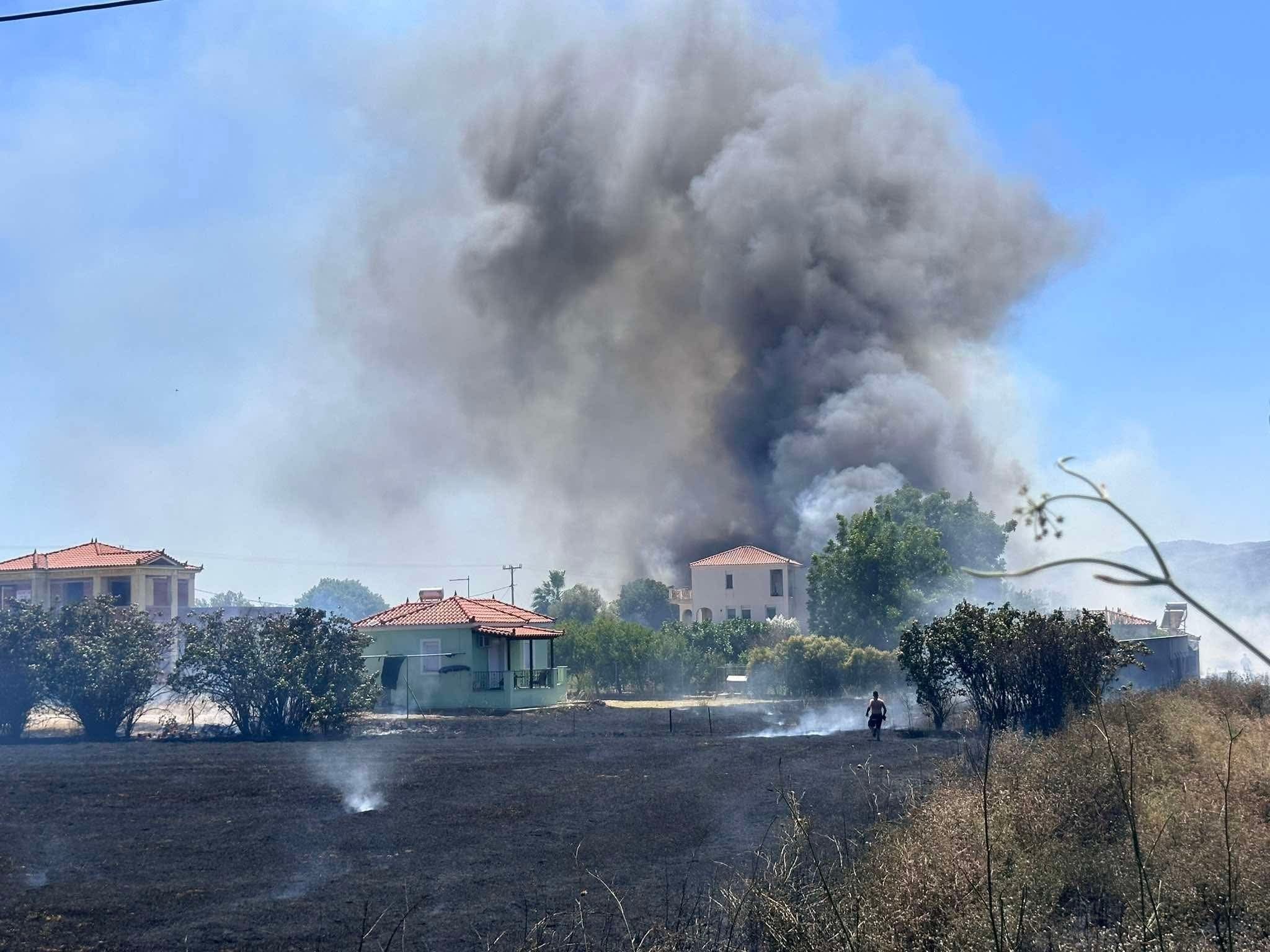 Πυρκαγιά σε χορτολιβαδική έκταση στην περιοχή Κεράμι της Καλλονής στη Λέσβο Πυρκαγιά σε χορτολιβαδική έκταση στην περιοχή Κεράμι της Καλλονής στη Λέσβο