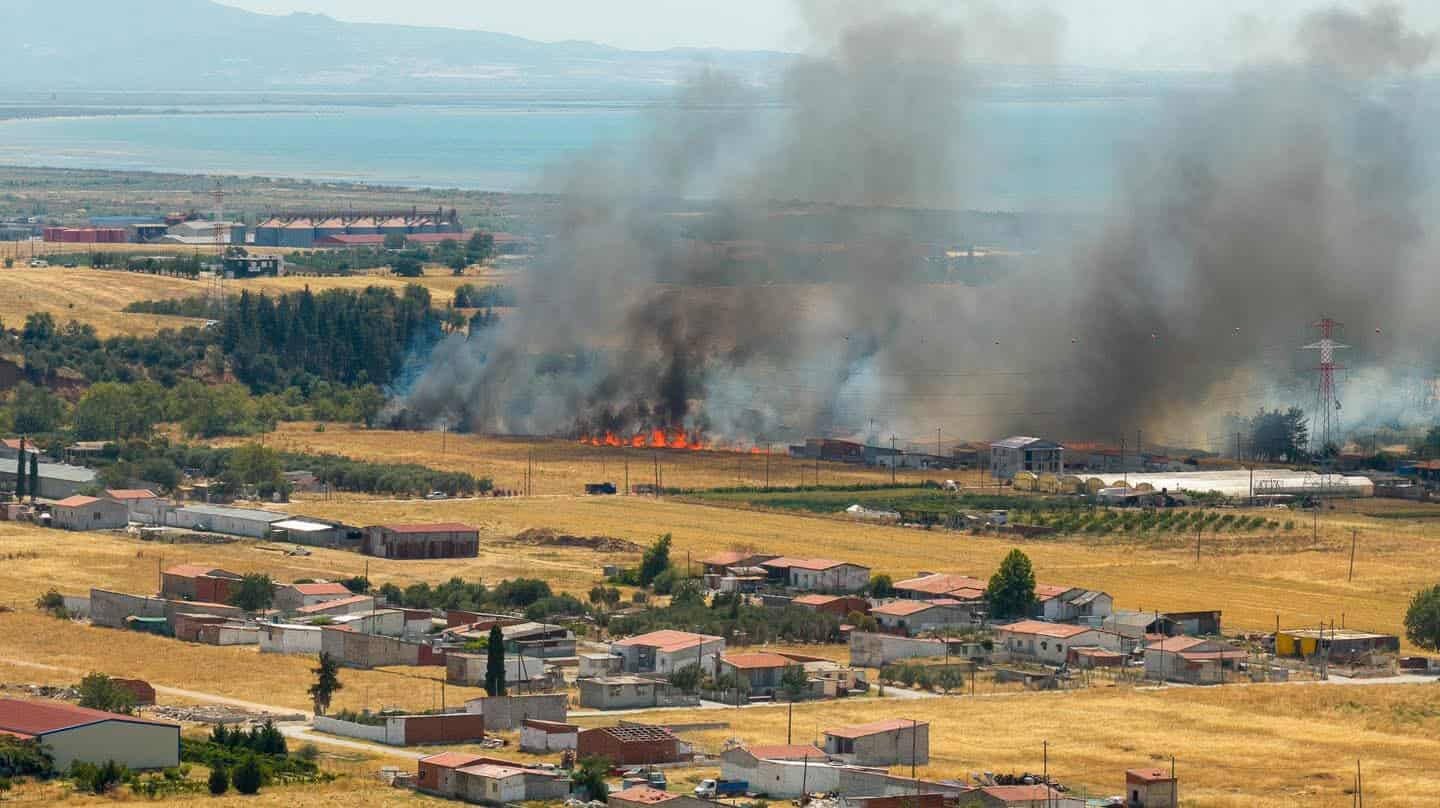 Πυρκαγιά σε χαμηλή βλάστηση στην περιοχή του ρέματος Ειρήνης στην Αλεξανδρούπολη Έβρου