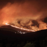 Συνεχίζεται η μάχη με τις φλόγες στην Πολυθέα Μεσσηνίας