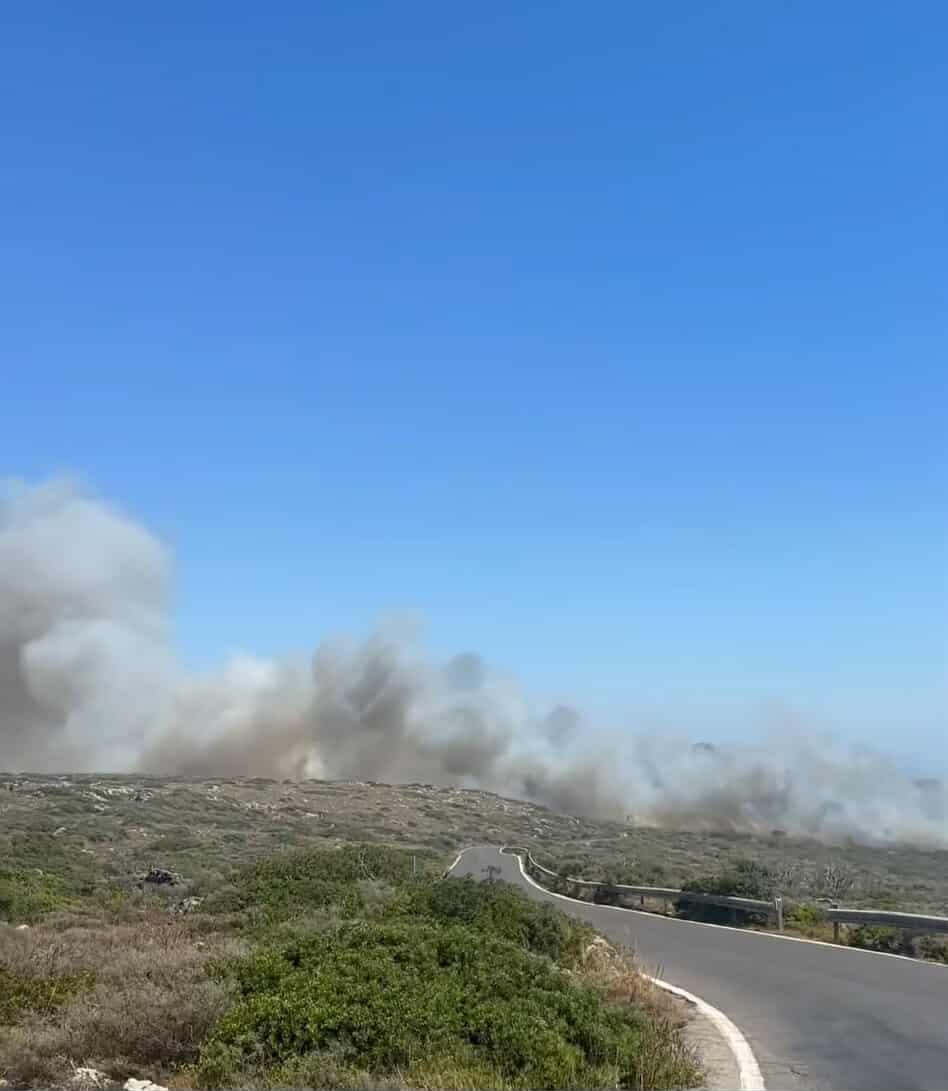 Αναζωπύρωση της φωτιάς στα Κύθηρα - Μήνυμα 112 για εκκένωση από Κυπριωτιάνικα προς Αρωνιάδικα