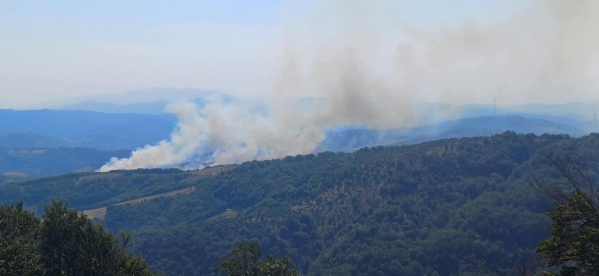 Ροδόπη: Ενισχύθηκαν οι δυνάμεις στην πυρκαγιά – Επιχειρούν 76 πυροσβέστες και 11 εναέρια μέσα