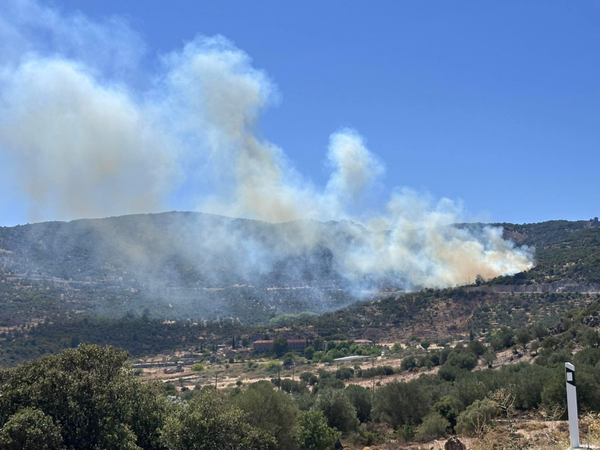 Πυρκαγιά σε αγροτοδασική έκταση στην περιοχή της Μονής Λειμώνος, κοντά στην Καλλονή Λέσβου
