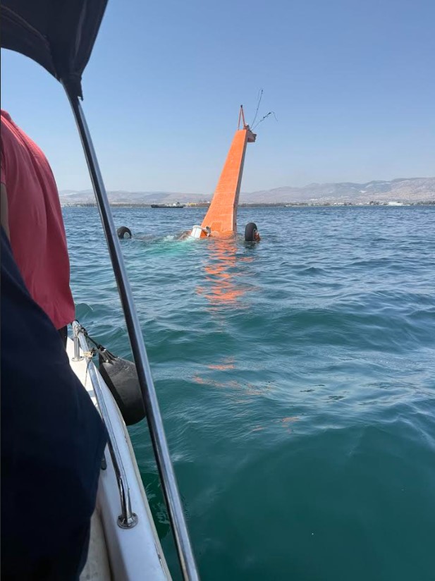 Αναγκαστική προσθαλάσσωση πυροσβεστικού ελικοπτέρου στην Ελευσίνα – Σώοι οι επιβαίνοντες
