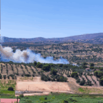 Πυρκαγιά σε χαμηλή βλάστηση επί της οδού Αρίωνος κοντά στη Λεωφόρο Μαραθώνος